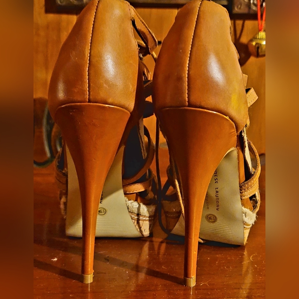 Elegant Tan Strappy Heels - Picture 5 of 8